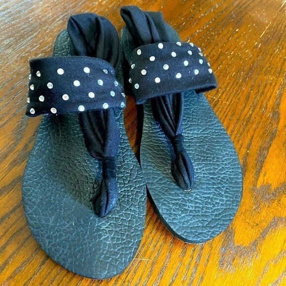 Woman’s rampage canvas open toe black thong sandal - Picture 1 of 9